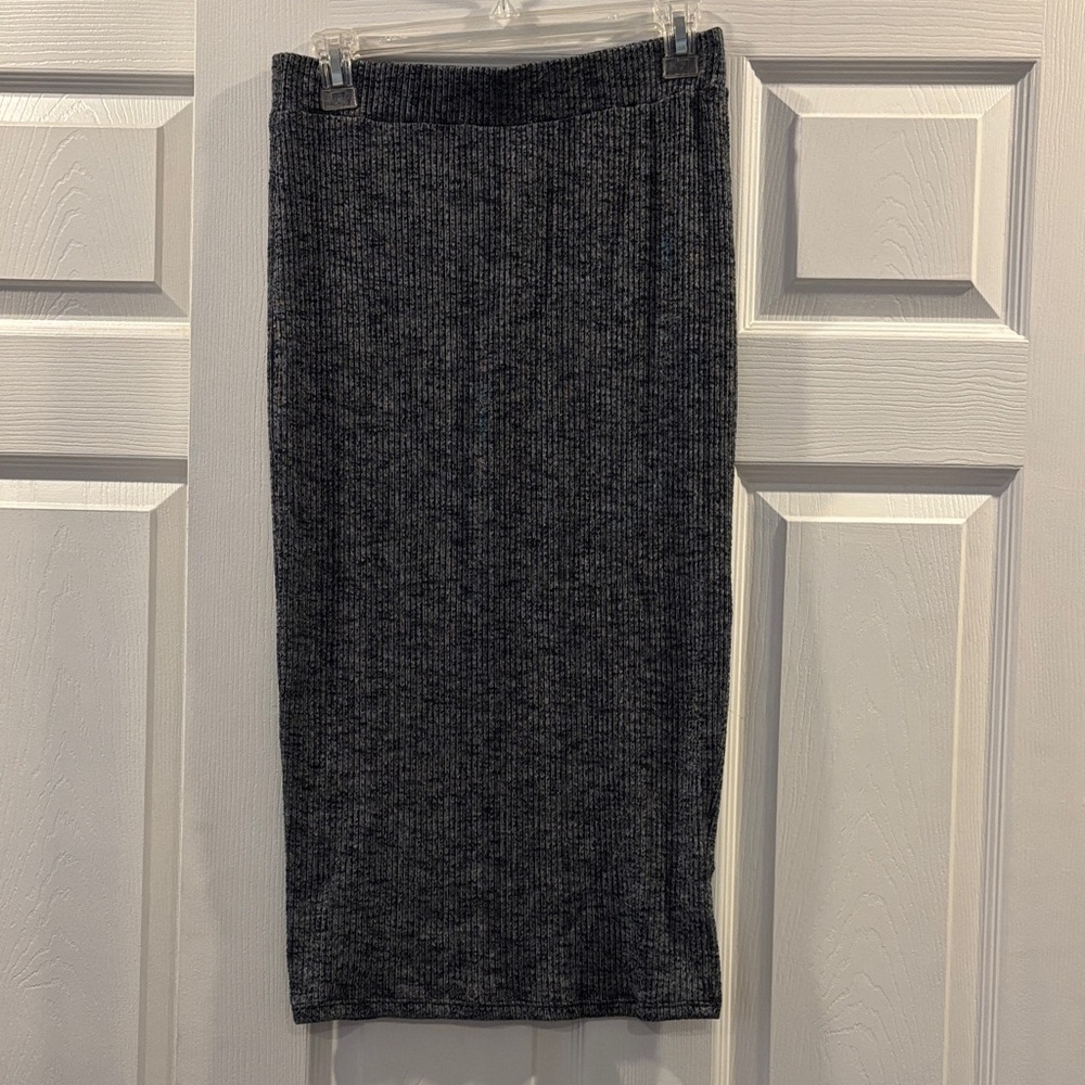 Ribbed knit midi skirt